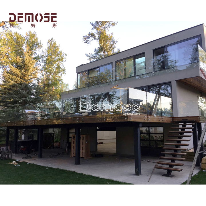 加拿大別墅玻璃護(hù)欄工程