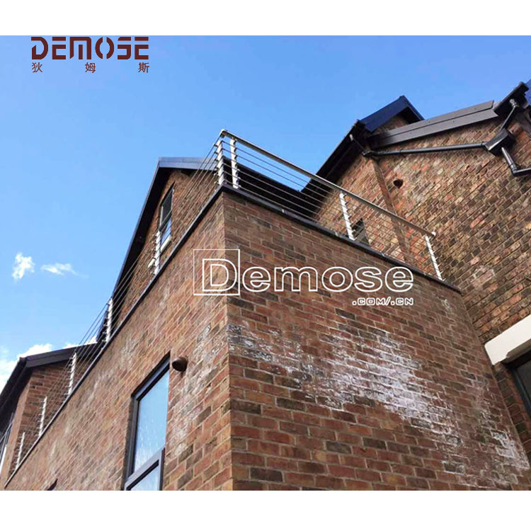 英國戶外露臺不銹鋼拉絲欄桿工程案例