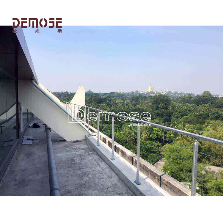 緬甸酒店旋轉(zhuǎn)樓梯及不銹鋼欄桿工程