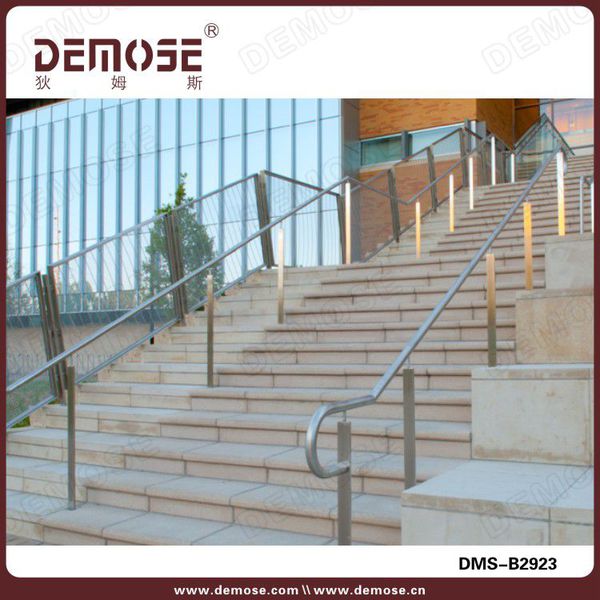 3 樓梯不銹鋼扶手護欄