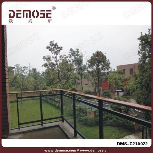 高層陽臺護欄用什么材料好？