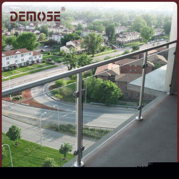 1 陽臺不銹鋼玻璃欄桿