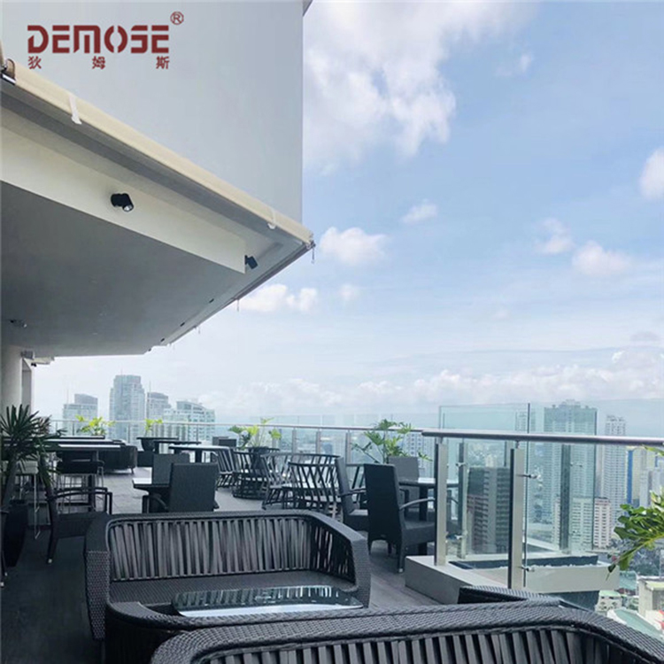 菲律賓空中餐廳陽臺(tái)玻璃欄桿工程