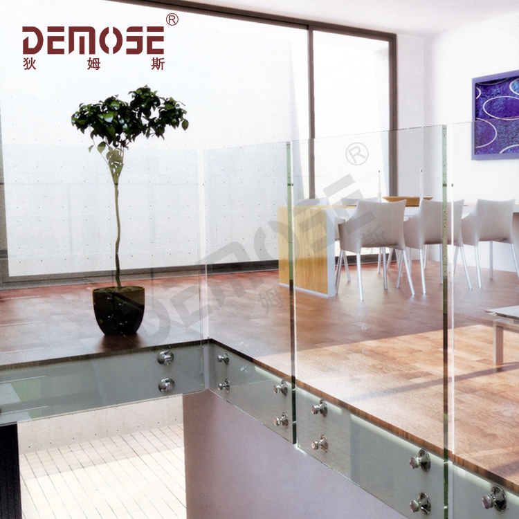 懸掛式玻璃欄桿