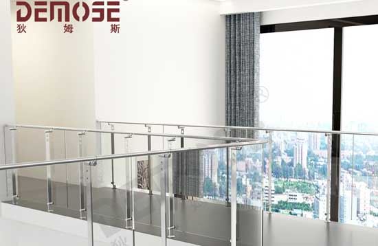 不銹鋼立柱欄桿方案設(shè)計(jì)過(guò)程是否復(fù)雜？