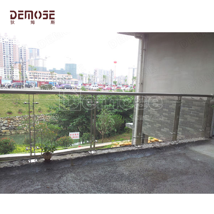 貴州興義陽臺(tái)欄桿工程