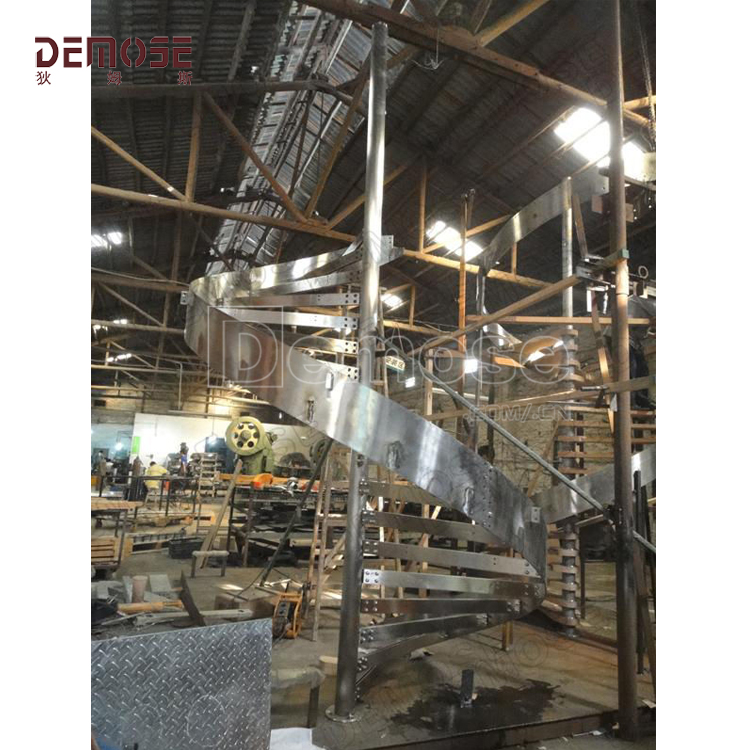 挪威405不銹鋼旋轉(zhuǎn)樓梯試裝