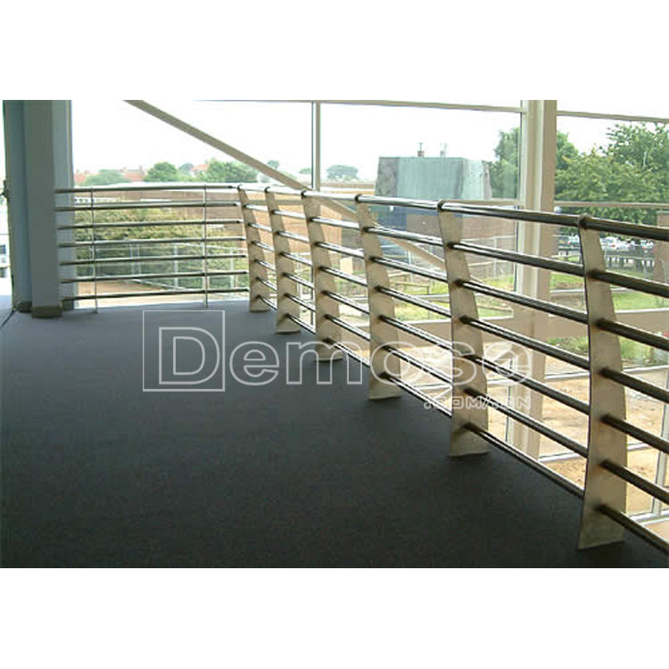 陽(yáng)臺(tái)不銹鋼護(hù)欄優(yōu)缺點(diǎn)分析