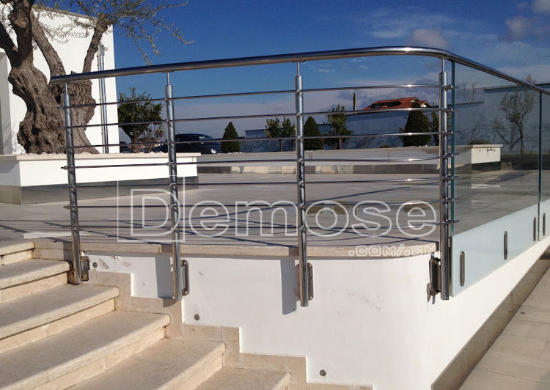 鐵藝護(hù)欄和不銹鋼護(hù)欄哪個好？