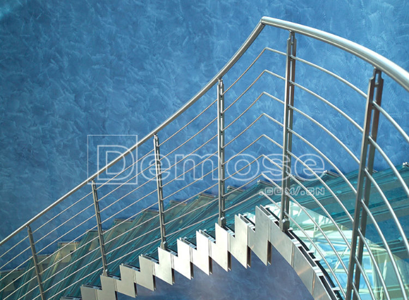 不銹鋼樓梯扶手和鐵藝樓梯扶手哪個好？