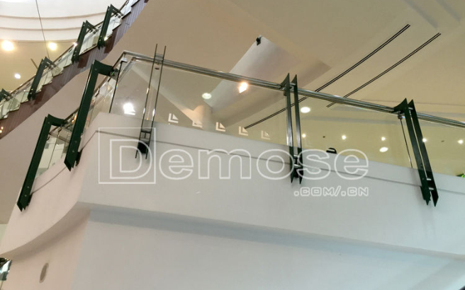 不銹鋼玻璃欄桿圖片 不銹鋼玻璃欄桿圖片