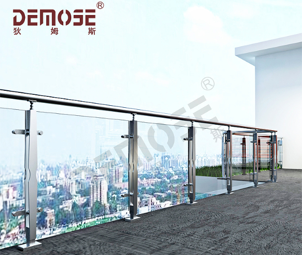 陽臺(tái)玻璃欄桿好嗎？