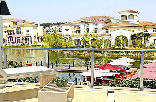 不銹鋼陽臺欄桿：堅(jiān)固與美觀的完美結(jié)合