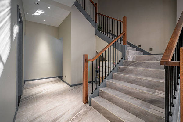 建筑欄桿安全規(guī)范全解:高度標準與人性化設(shè)計的精準平衡