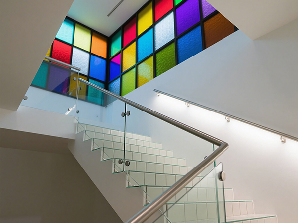 2025年定制樓梯扶手材質(zhì)選擇指南：打造安全與美學(xué)的完美平衡