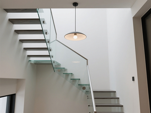 空間詩篇:現(xiàn)代樓梯設(shè)計的演進與未來之光